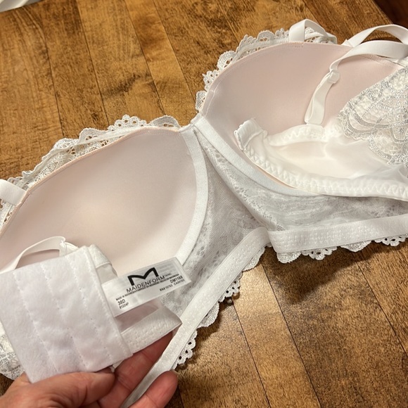 White & Silver Maidenform  38D Bra - Picture 3 of 3